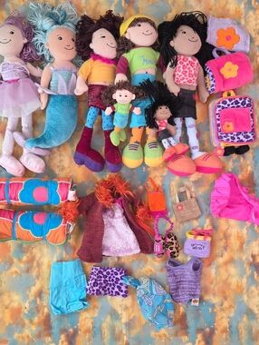 Lot Of Groovy Girl Dolls And Accessories
